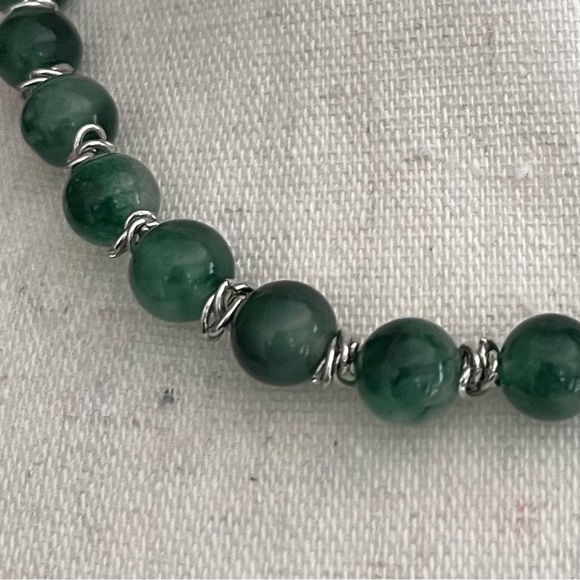 Green Jade Stone Neckalace - Picture 2 of 4